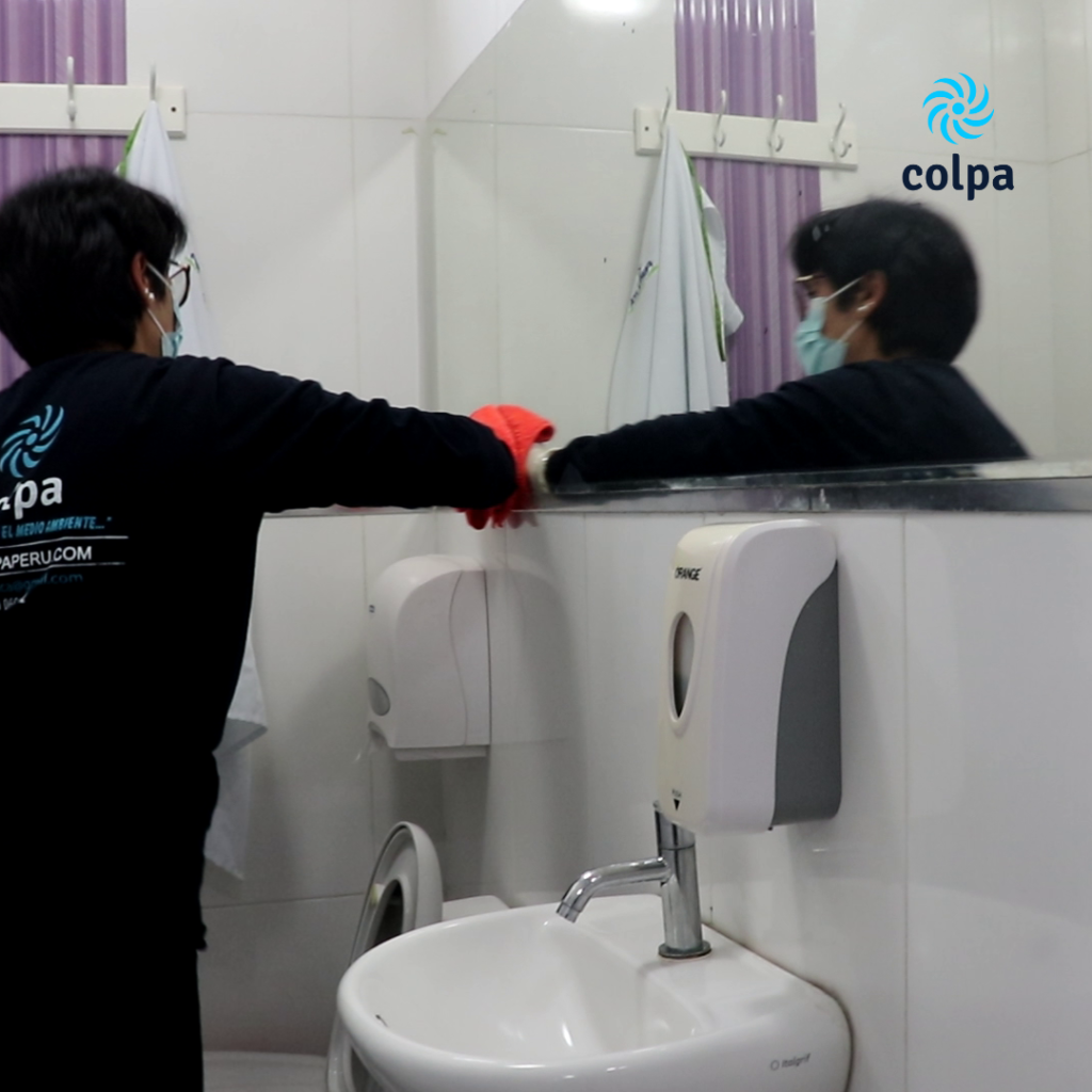 Personal de Colpa Realizando Limpieza de Casas