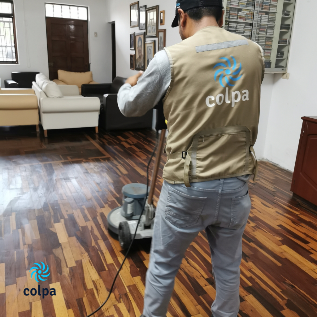 Personal de Colpa Realizando Limpieza de Casas