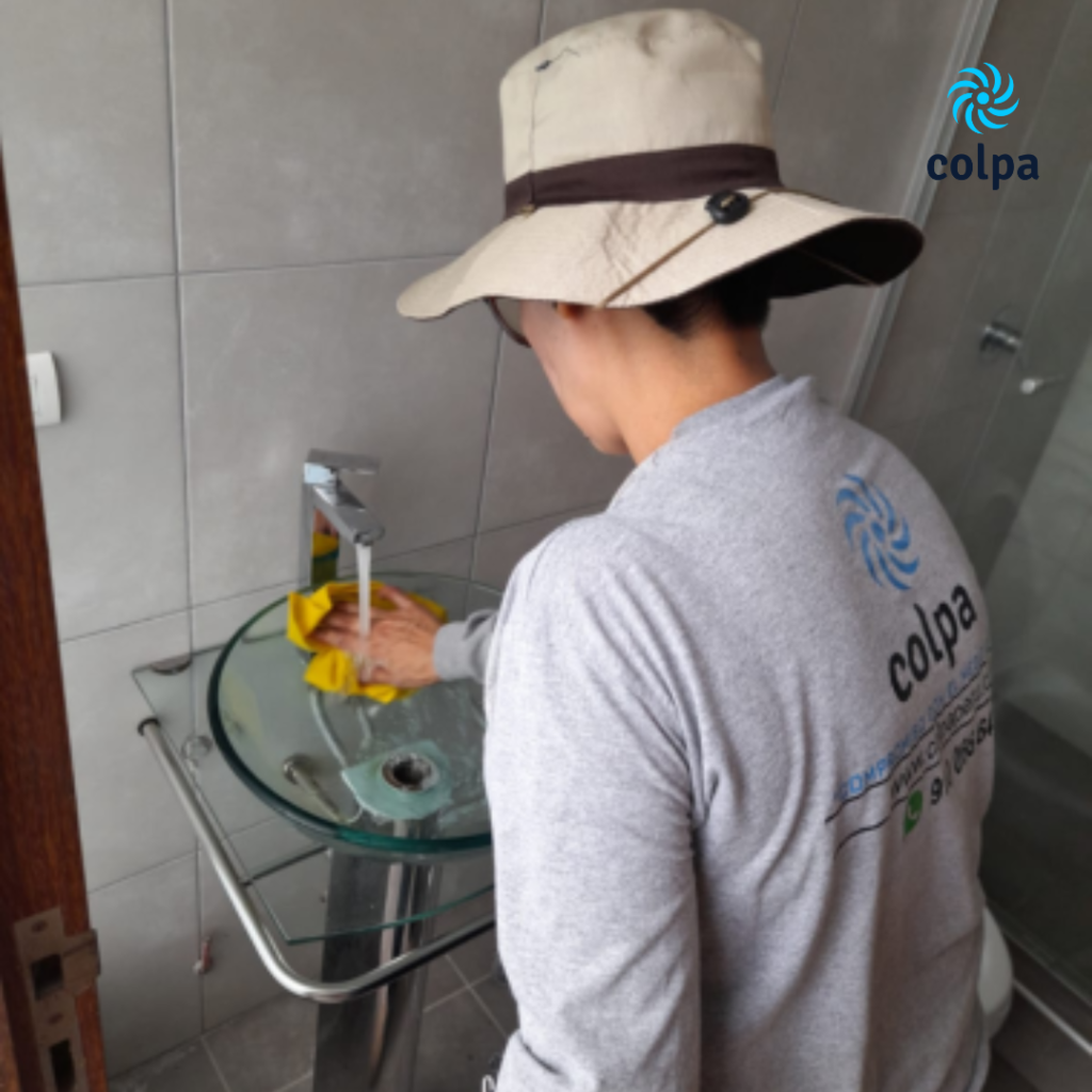 Personal de Colpa Realizando Limpieza de Casas